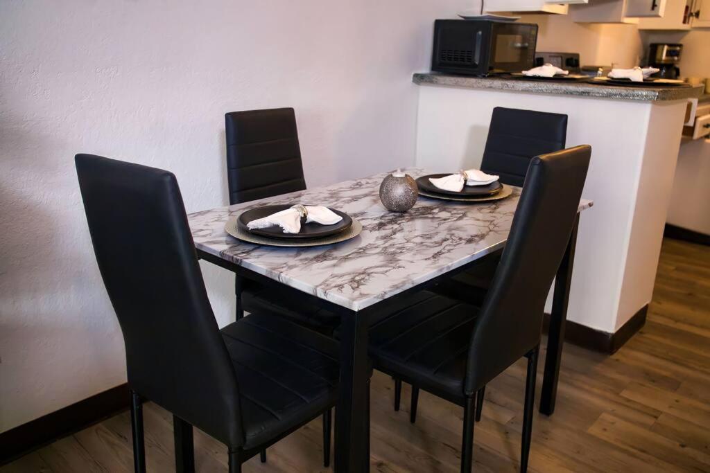 Chic & Cozy 2 Bedroom - 1 Bathroom - Rated Best Eagle Pass Exterior foto