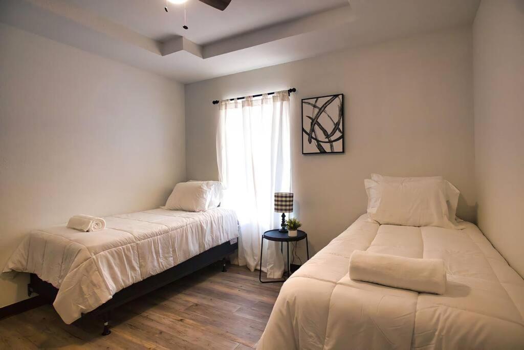 Chic & Cozy 2 Bedroom - 1 Bathroom - Rated Best Eagle Pass Exterior foto